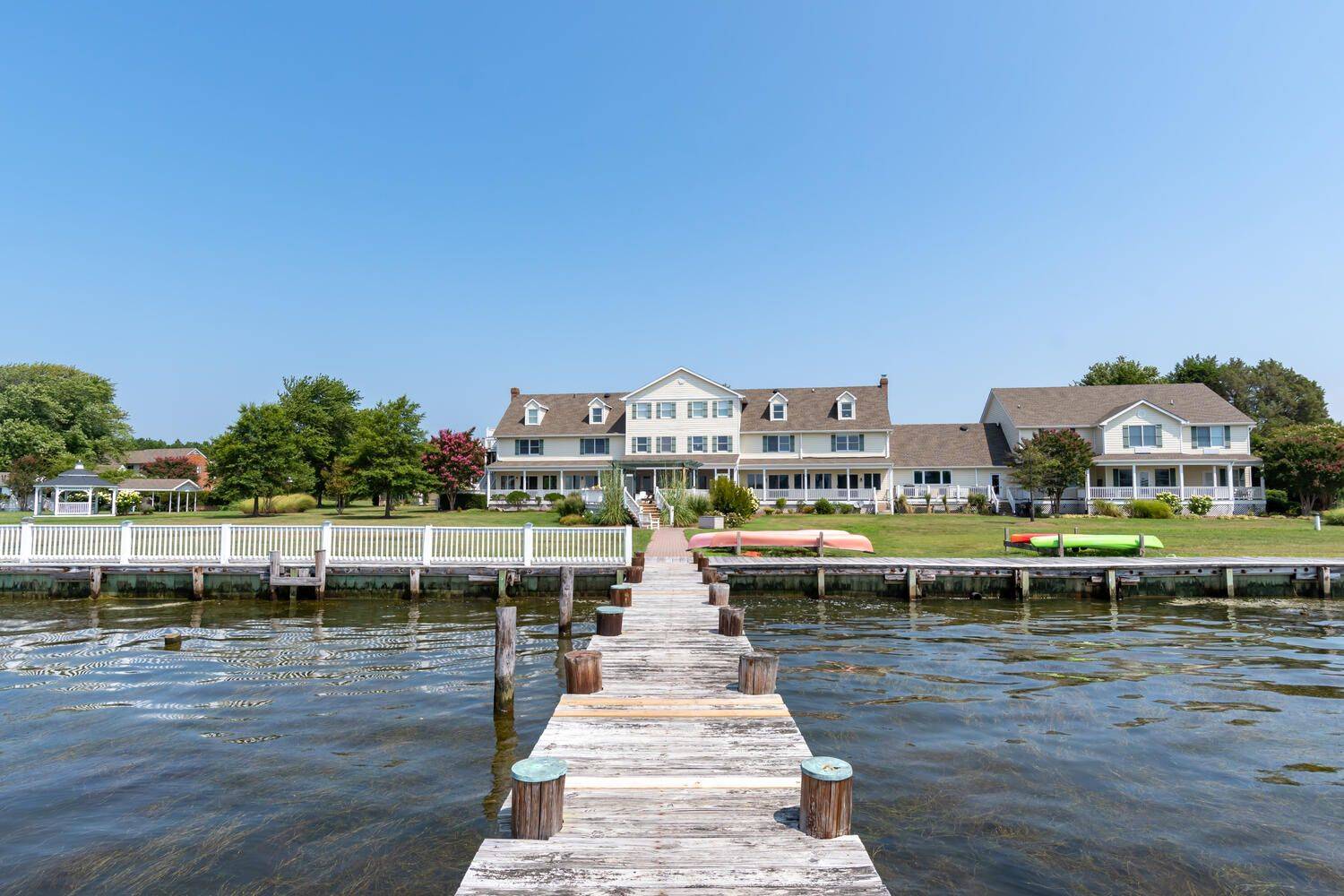Moofy's Farmhouse - Private Pier